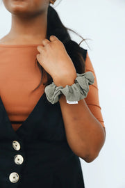Dark olive linen hair scrunchie. Classic linen hair scrunchies are handmade by Siena Vida, a women founded company in Ontario, Canada with a goal of transforming hair accessories to being more environmentally friendly & durable.  Vanessa the founder, sources sustainable fabric for her hair scrunchies from local, women led businesses that produce high quality, long lasting material.