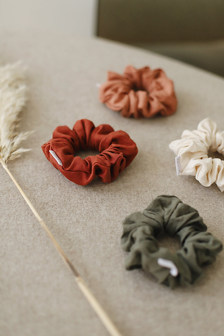 Linen hair scrunchies; Tuscany, Terracotta, cream, dark olive. Classic linen hair scrunchies are handmade by Siena Vida, a women founded company in Ontario, Canada with a goal of transforming hair accessories to being more environmentally friendly & durable.  Vanessa the founder, sources sustainable fabric for her hair scrunchies from local, women led businesses that produce high quality, long lasting material.