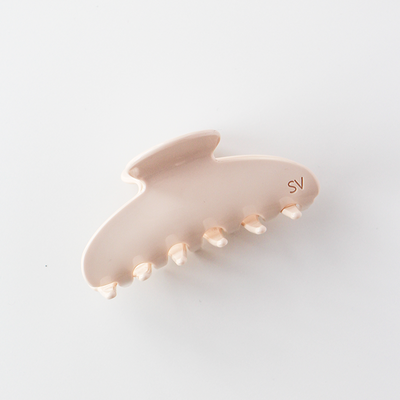 Cream hair claw clip. Hair claw clips by Siena Vida, are plastic-free and made of eco-friendly Cellulose Acetate which originates from wood pulp grown in sustainably managed forests.