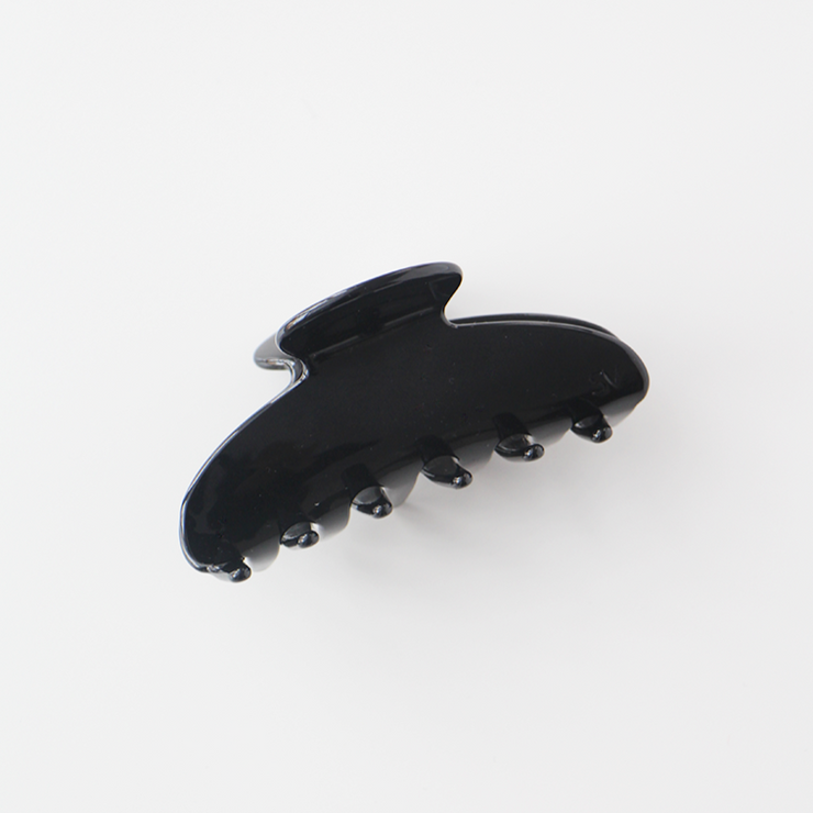 Black hair claw clip. Hair claw clips by Siena Vida, are plastic-free and made of eco-friendly Cellulose Acetate which originates from wood pulp grown in sustainably managed forests.
